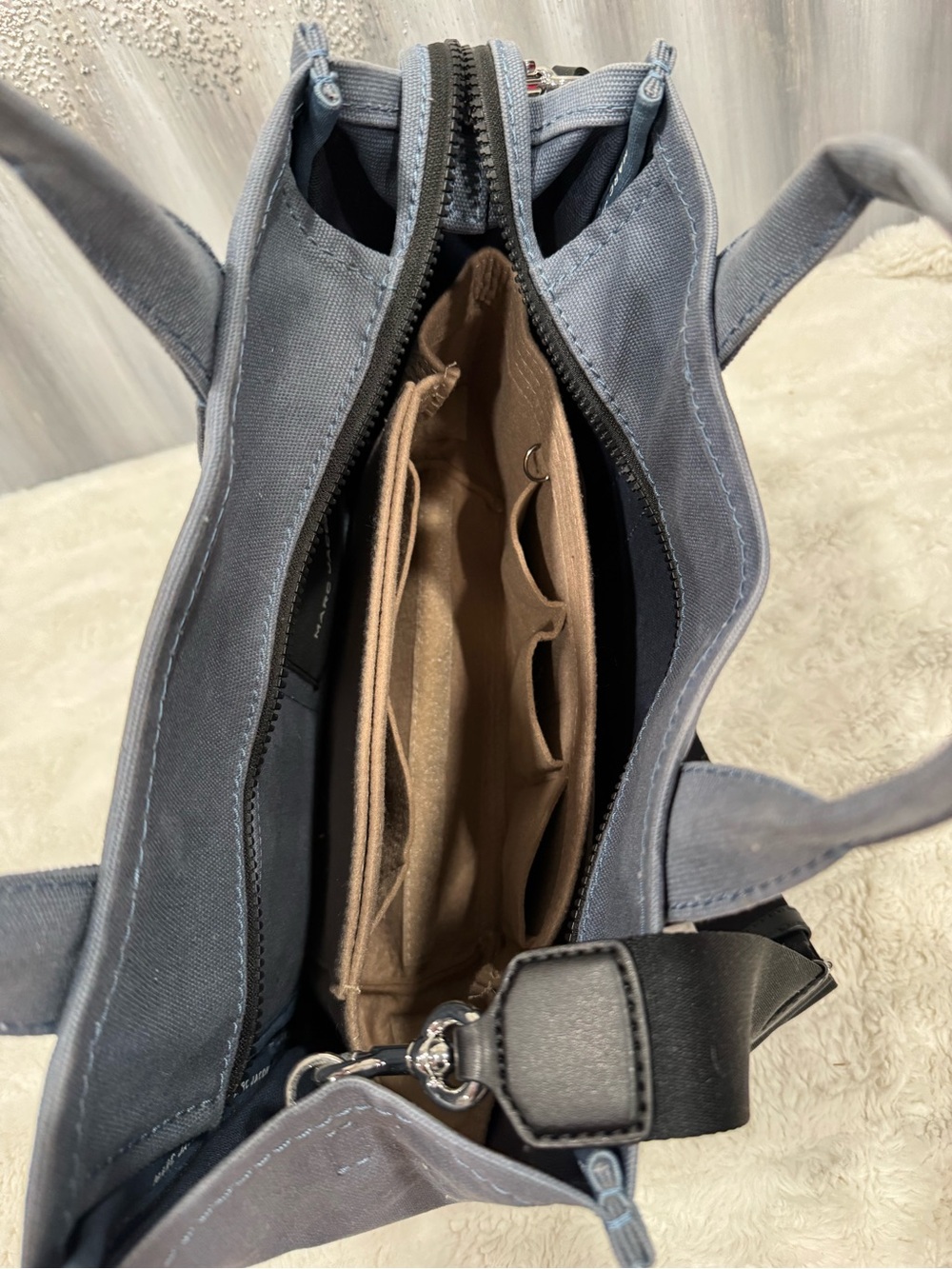 Marc Jacob’s The Tote Bag - Picture 6 of 10